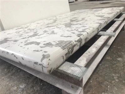 Breccia Bianco kvarts benkeplate